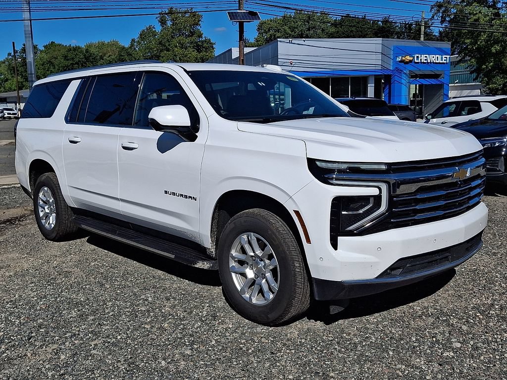 Used 2026 Chevrolet Suburban LT w/ Comfort Package AWD/4WD image 2