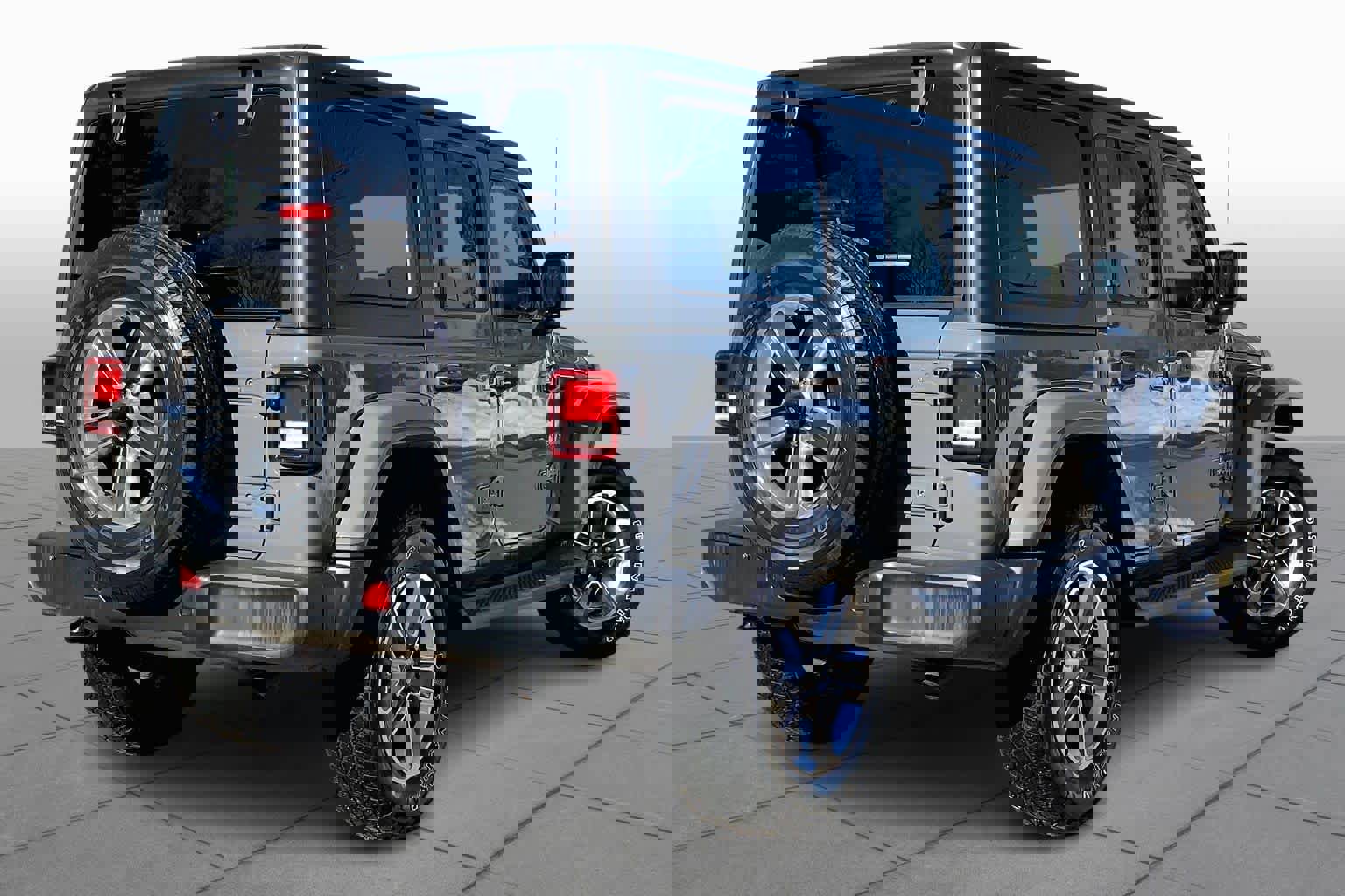 Used 2018 Jeep Wrangler Unlimited Sahara w/ Dual Top Group image 11