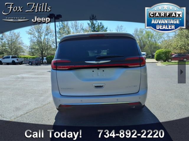 Used 2026 Chrysler Pacifica Limited FWD image 7