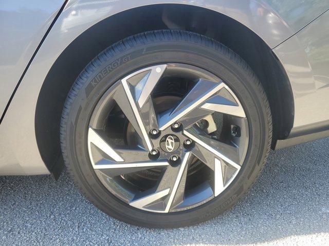 Certified 2025 Hyundai Elantra SEL w/ Cargo Package image 5