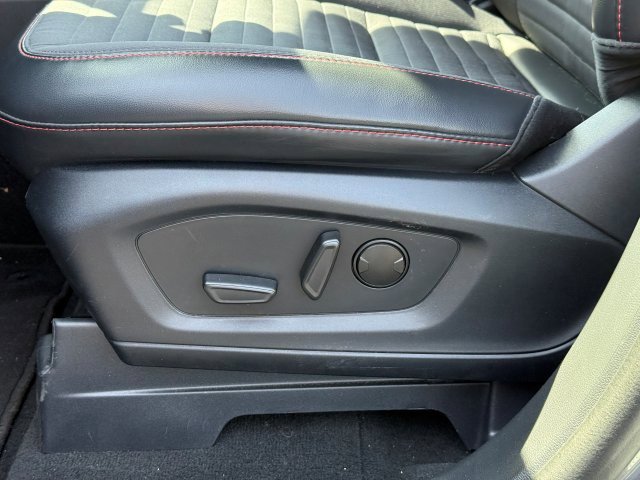 Used 2025 Ford Explorer ST-Line w/ ST-Line Street Pack AWD/4WD image 13