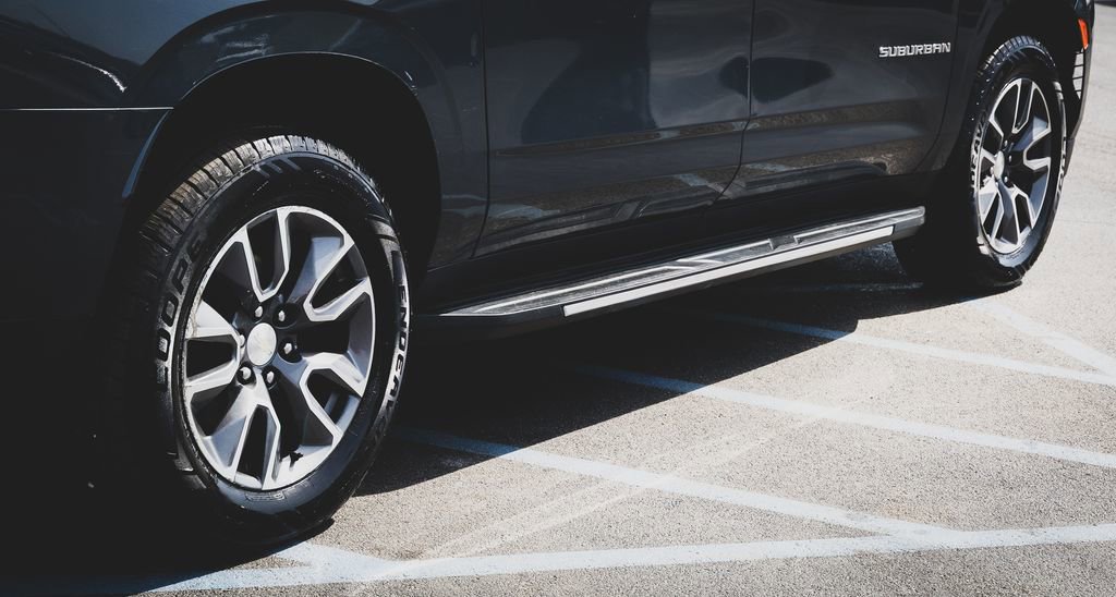 Used 2021 Chevrolet Suburban LT w/ LT Signature Package image 28