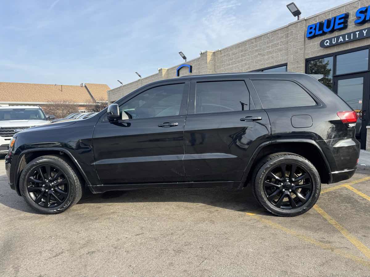 Used 2017 Jeep Grand Cherokee Altitude image 8
