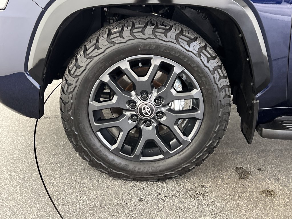 Used 2025 Toyota Sequoia Platinum AWD/4WD image 28