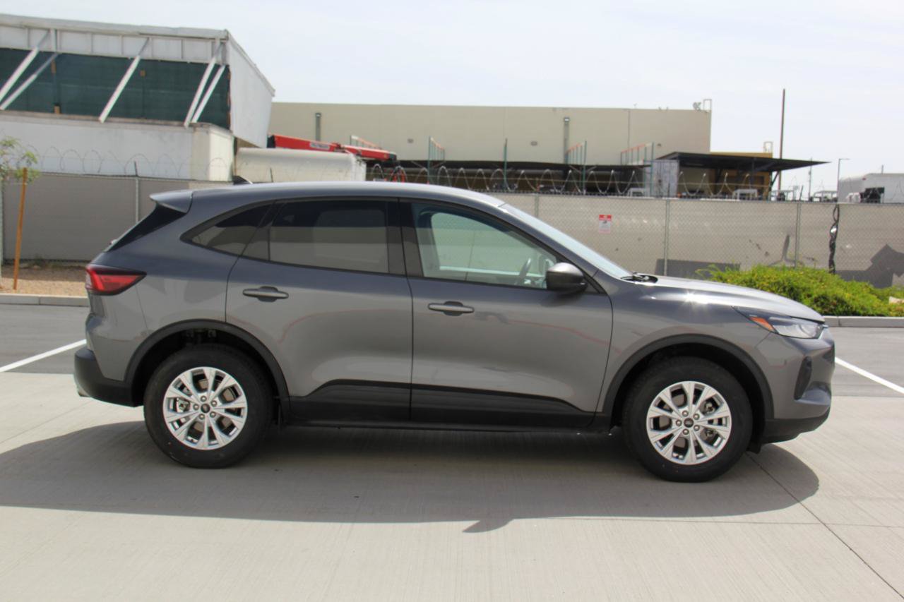 Used 2025 Ford Escape Active AWD/4WD image 4