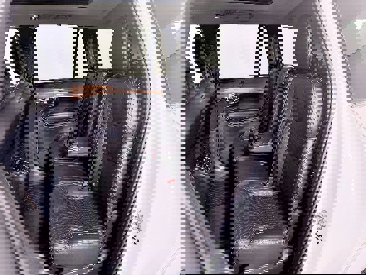 Used 2017 Volvo XC90 T6 Inscription w/ Vision Package image 40