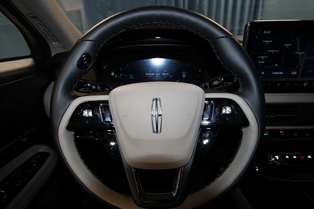Used 2025 Lincoln Corsair AWD w/ Equipment Group 101A image 11