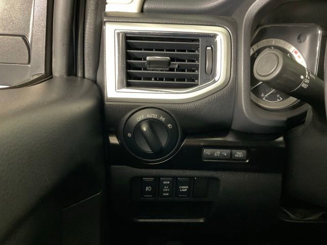 Used 2018 Nissan Titan SV w/ SV Convenience Package image 18