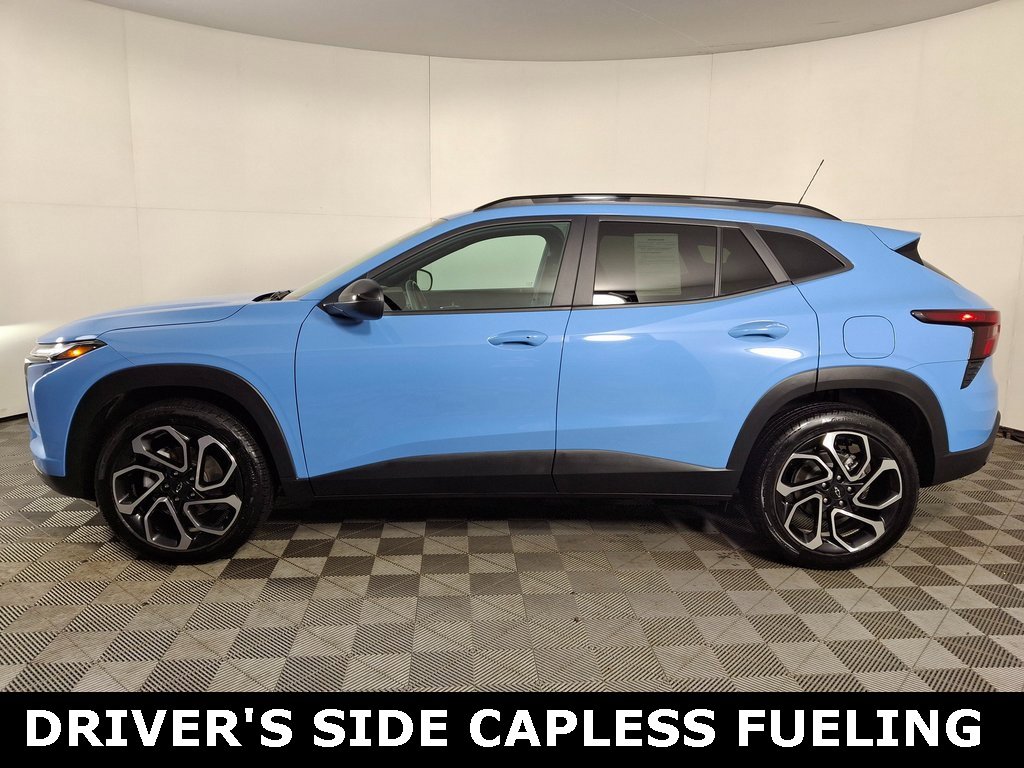 Used 2024 Chevrolet Trax RS w/ Sunroof Package image 2