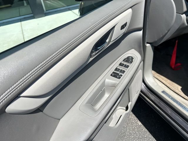 Used 2016 Chevrolet Traverse LTZ FWD image 21