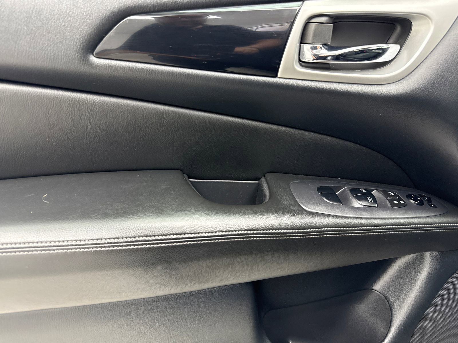 Used 2019 Nissan Pathfinder SV FWD image 34
