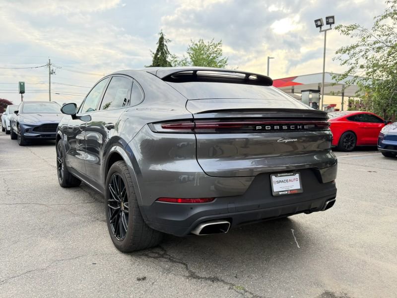Used 2024 Porsche Cayenne Coupe AWD/4WD image 8