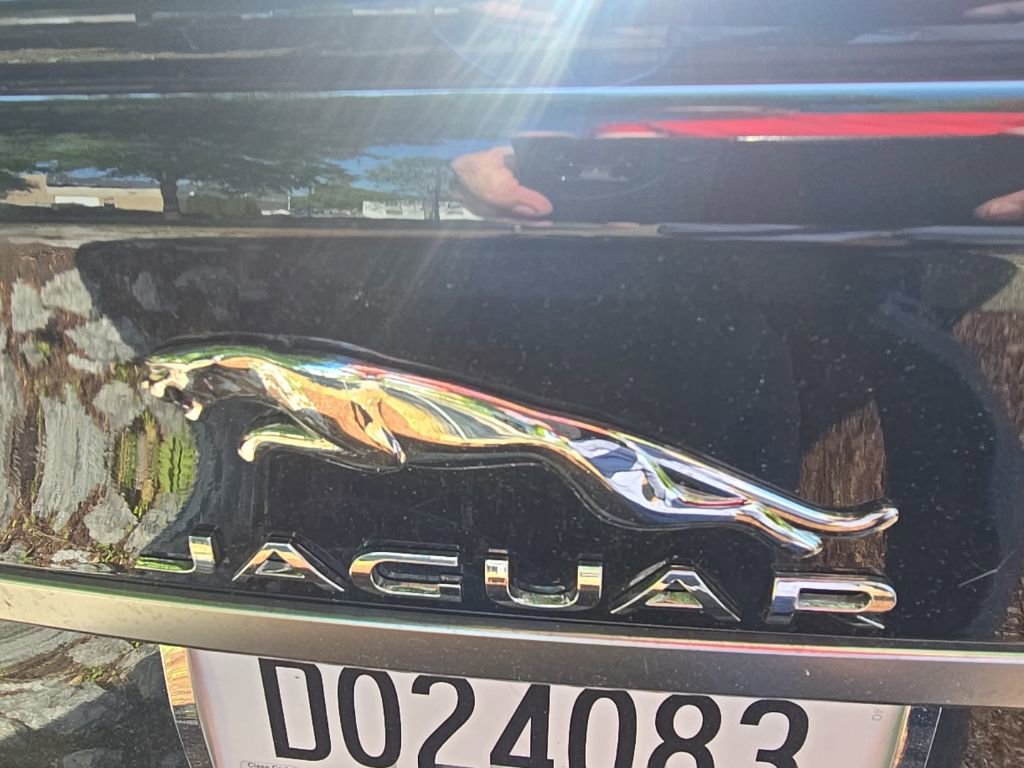 Used 2024 Jaguar XF R-Dynamic SE AWD/4WD image 7