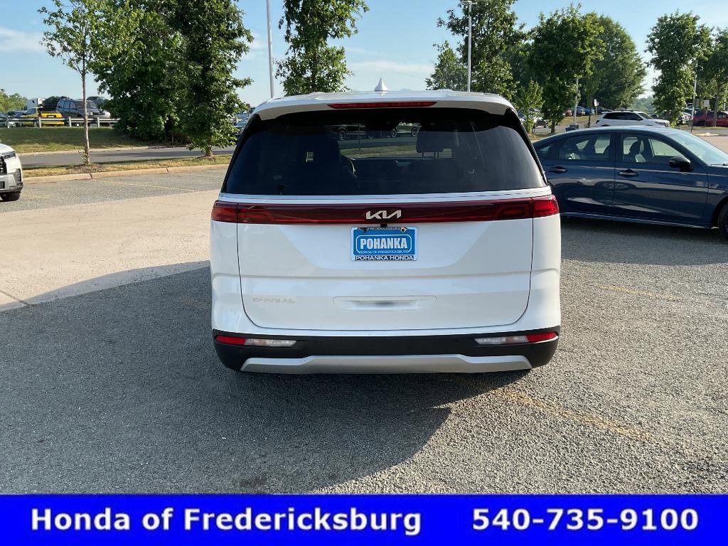 Used 2024 Kia Carnival LX FWD image 5