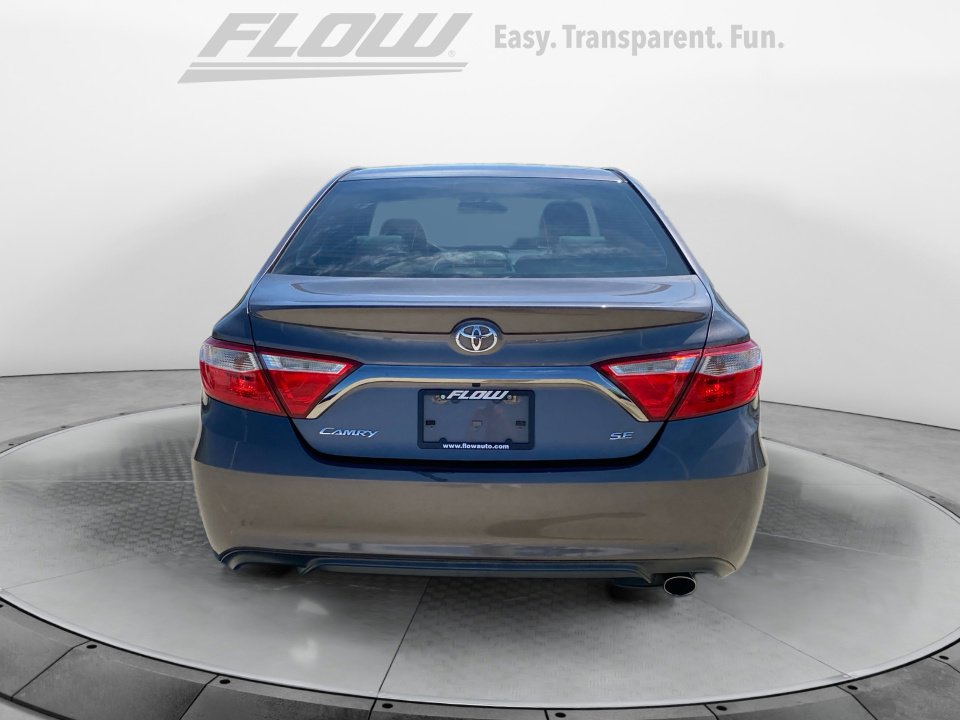 Used 2016 Toyota Camry SE image 3