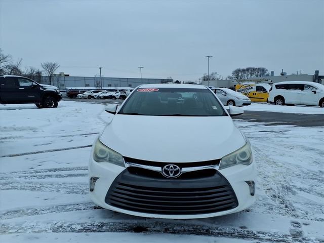 Used 2016 Toyota Camry LE FWD image 2