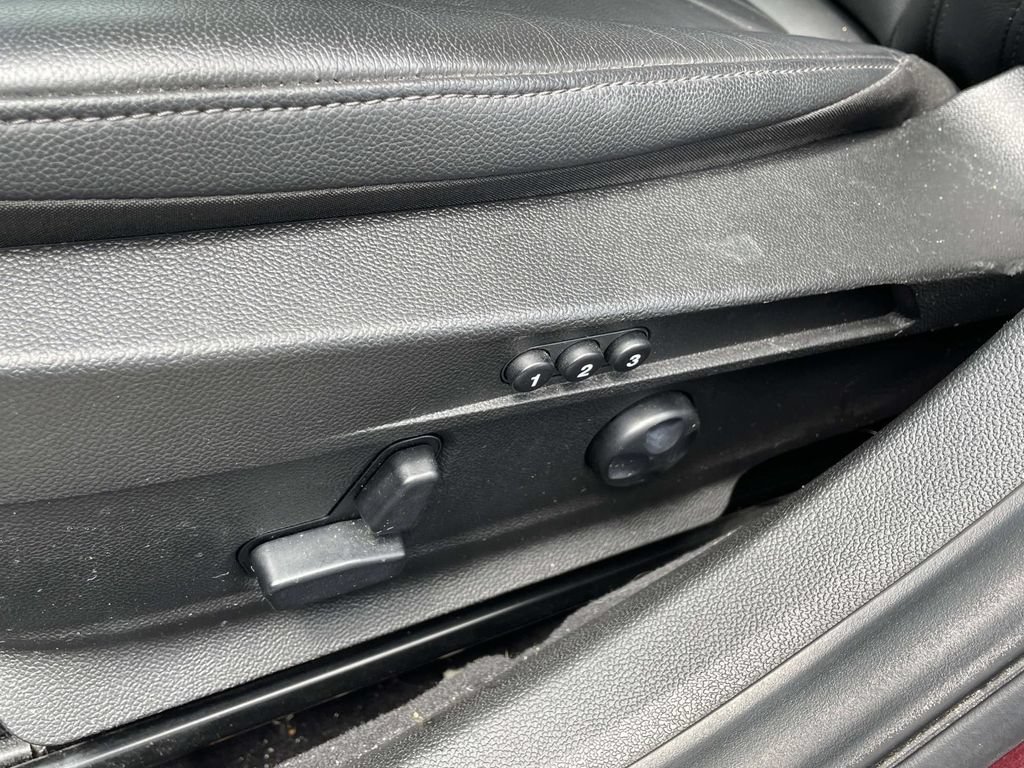 Used 2017 Alfa Romeo Giulia AWD image 15