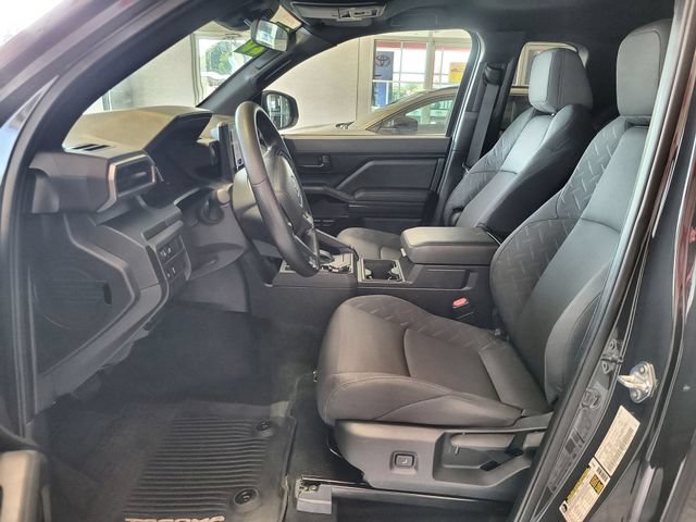 Used 2025 Toyota Tacoma SR AWD/4WD image 12