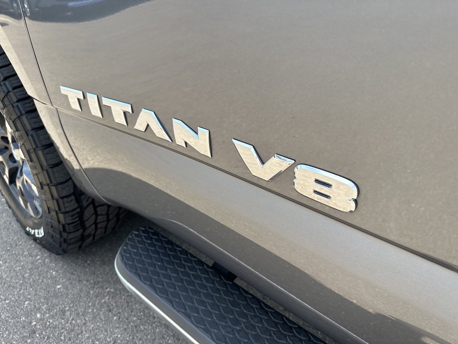 Used 2019 Nissan Titan SL w/ Off-Road Package AWD/4WD image 9