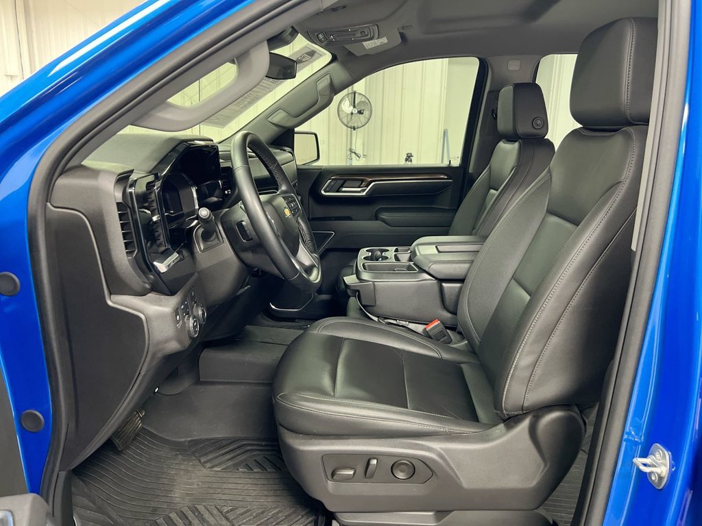Used 2025 Chevrolet Silverado 1500 LT AWD/4WD image 20