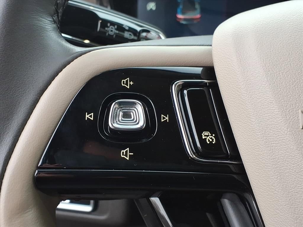 Used 2023 Lincoln Corsair Reserve image 18