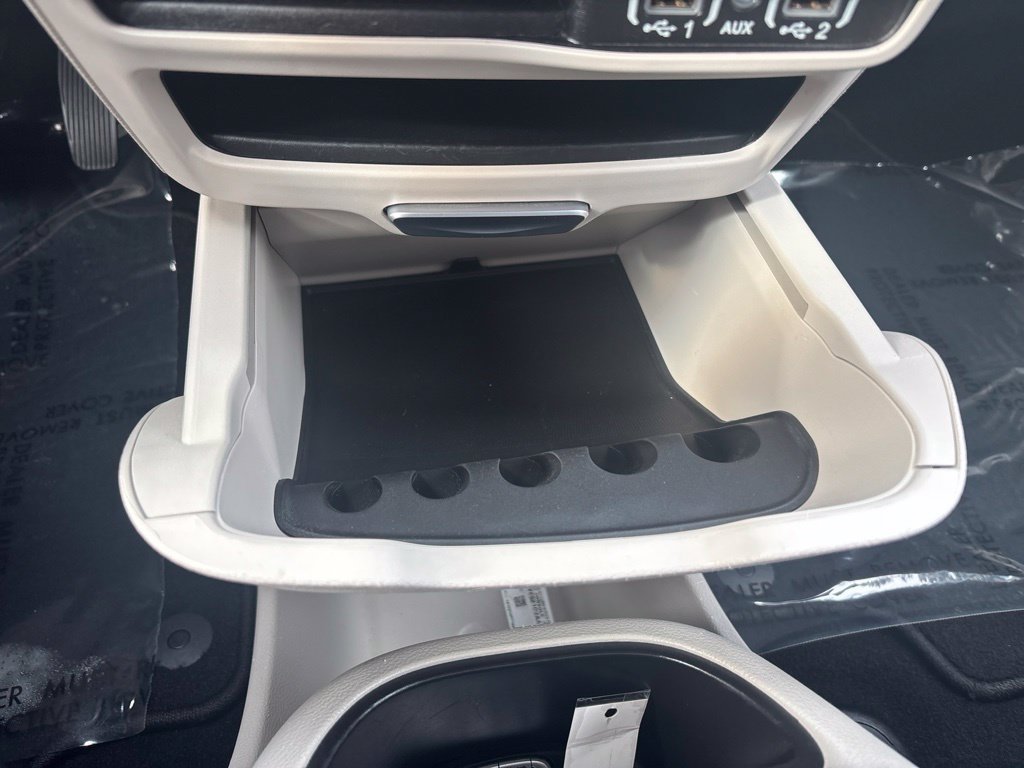 Used 2024 Chrysler Pacifica Limited FWD image 20