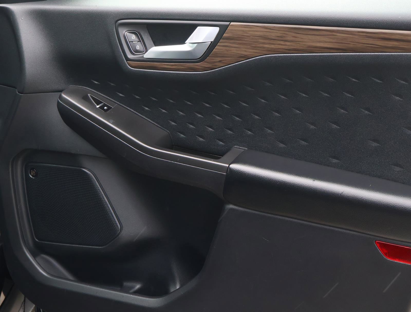 Used 2020 Ford Escape Titanium image 16