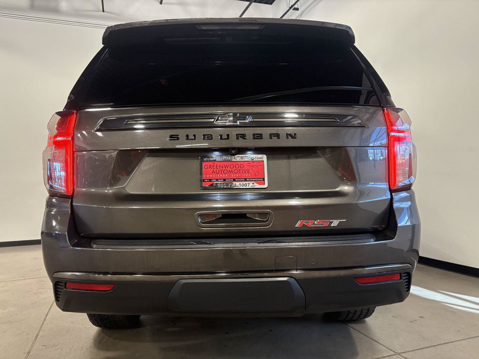 Used 2021 Chevrolet Suburban RST w/ Luxury Package AWD/4WD image 4