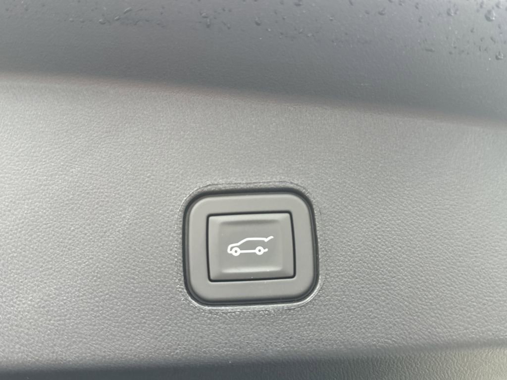 New 2026 Cadillac Lyriq V image 30