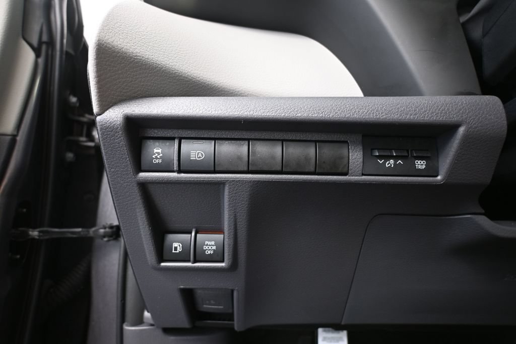 Used 2022 Toyota Sienna XLE AWD/4WD image 28