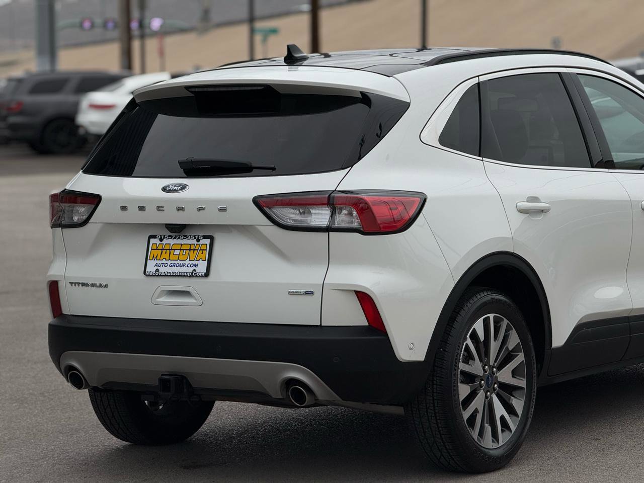 Used 2020 Ford Escape Titanium image 9