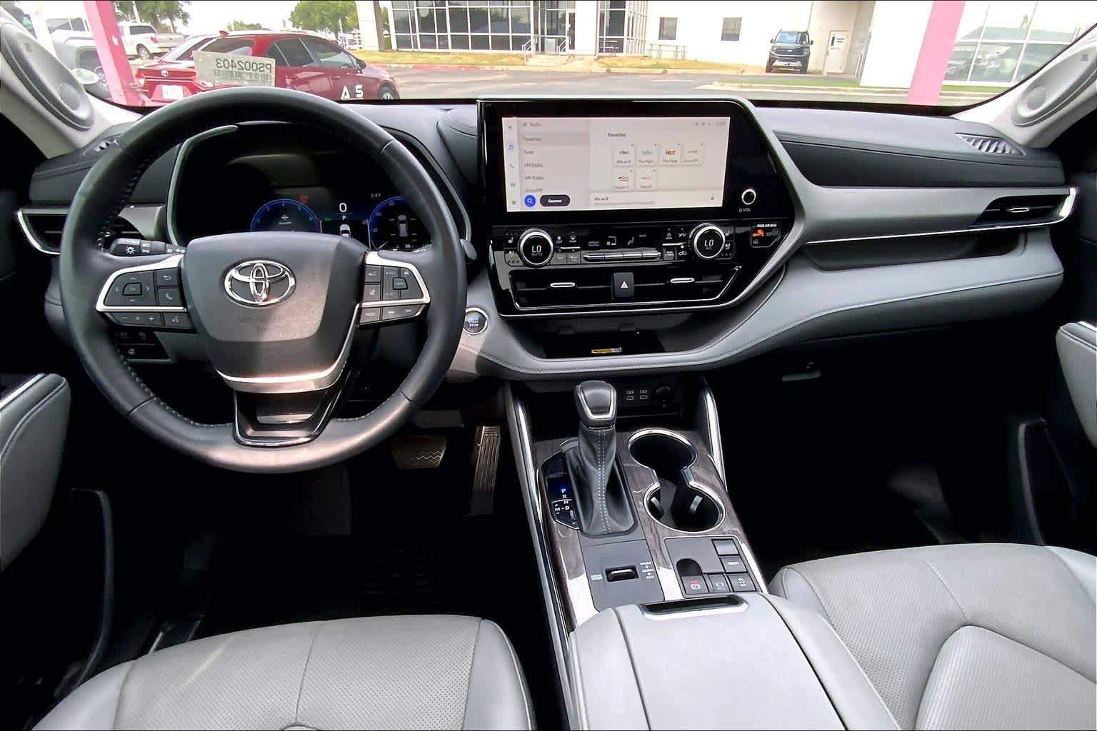 Used 2023 Toyota Highlander Limited FWD image 16