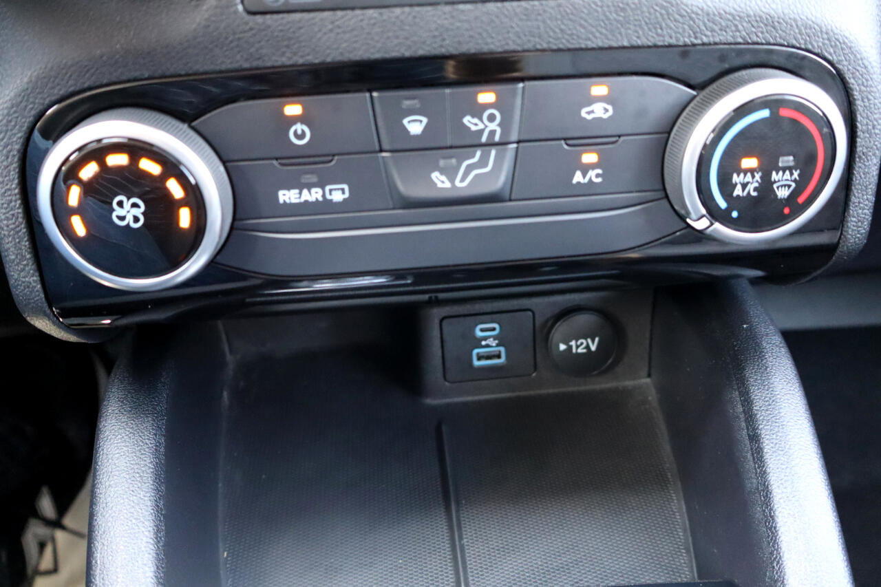 Used 2022 Ford Escape SE image 9