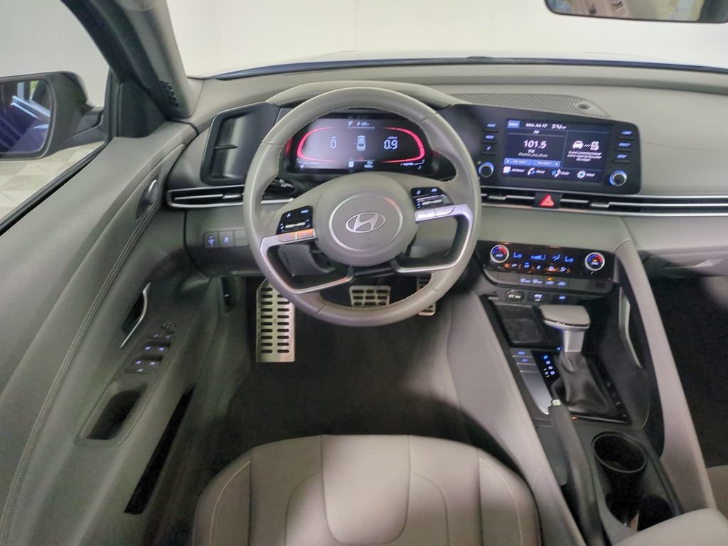 Used 2025 Hyundai Elantra Sport FWD image 17