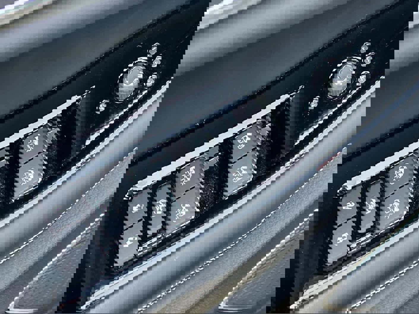 Used 2024 Jeep Grand Cherokee Overland w/ Trailer Tow Package image 12