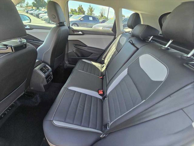 Used 2022 Volkswagen Taos SEL w/ Panoramic Sunroof Package image 20