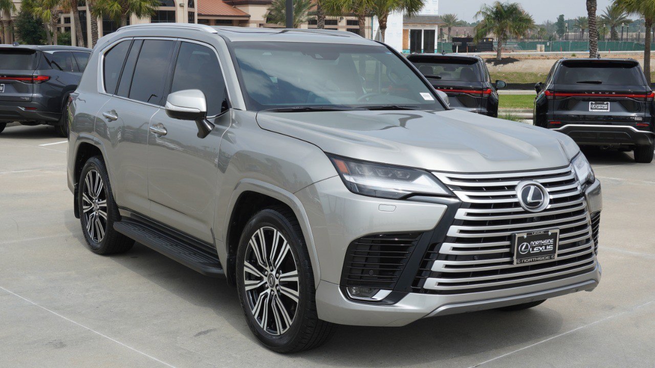 Used 2024 Lexus LX 600 4WD w/ Luxury Package image 3