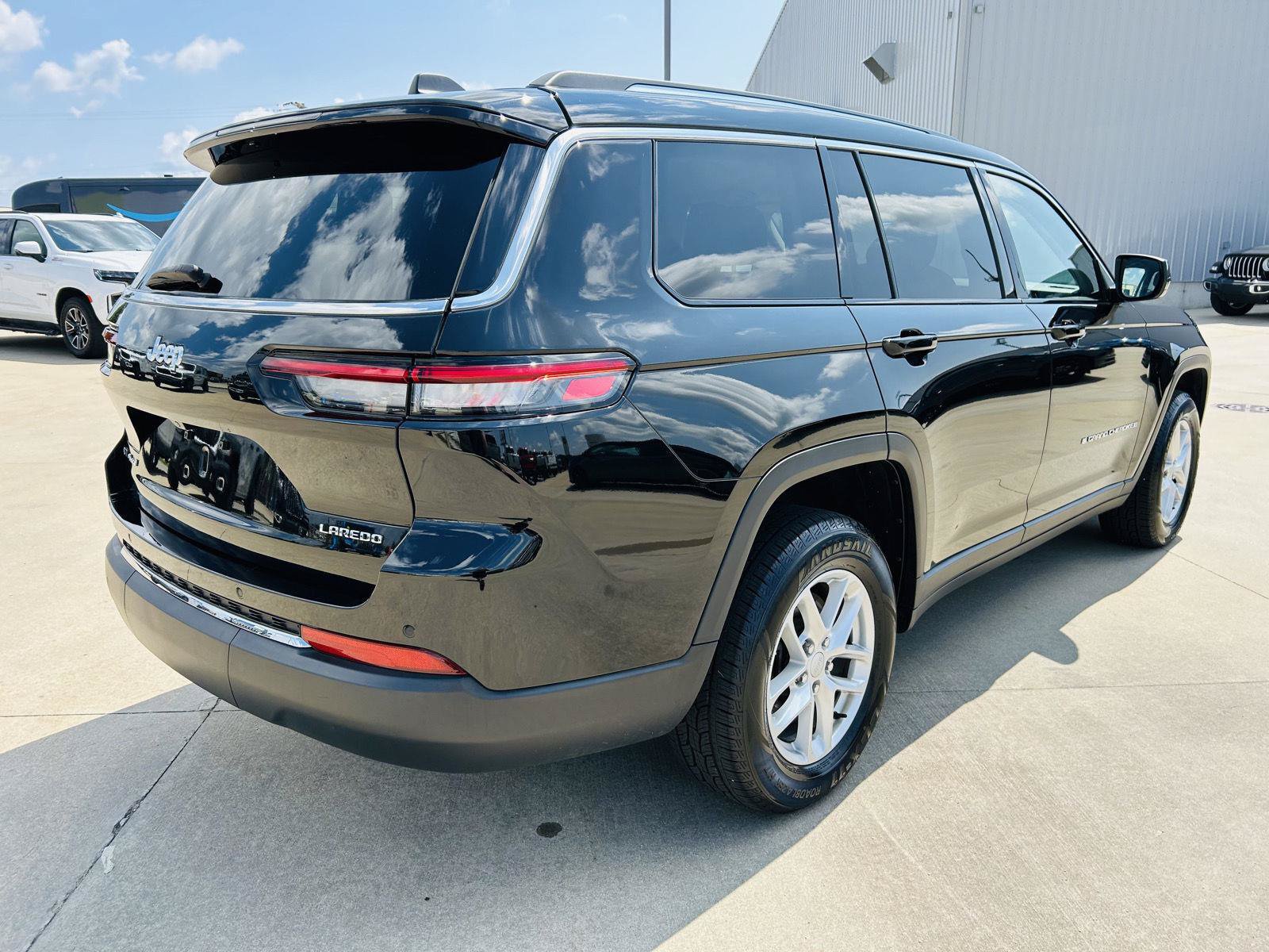 Used 2022 Jeep Grand Cherokee L Laredo w/ Luxury Tech Group I AWD/4WD image 40