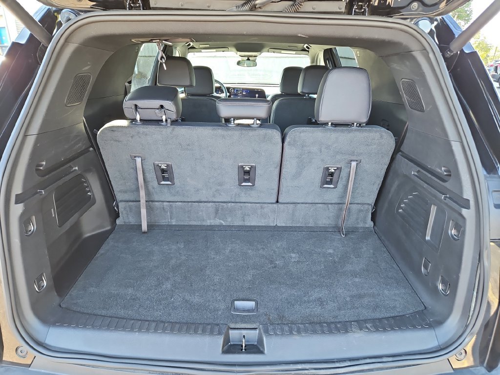 Used 2026 Chevrolet Traverse LT FWD image 9