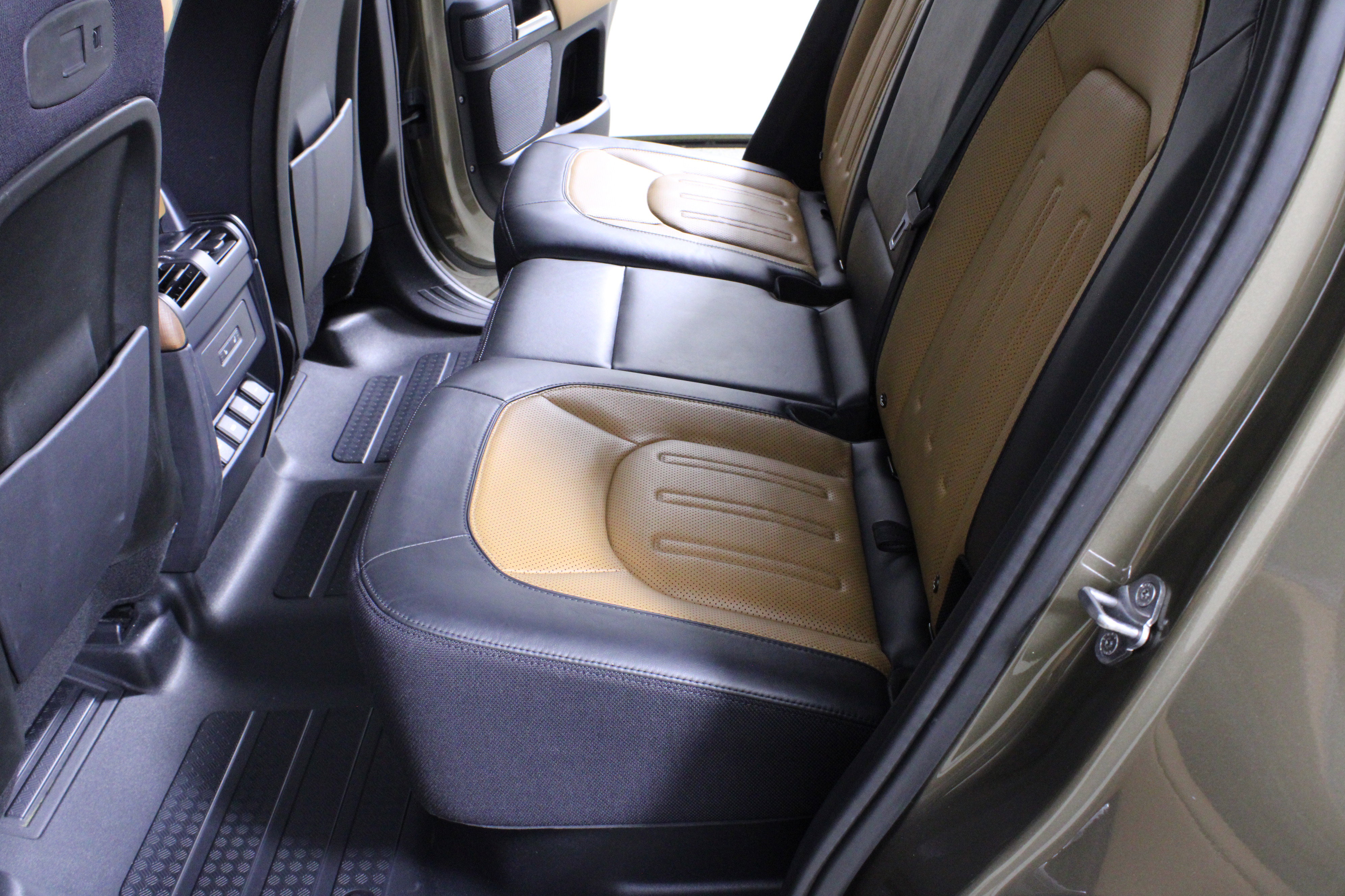 Used 2020 Land Rover Defender 110 X image 14