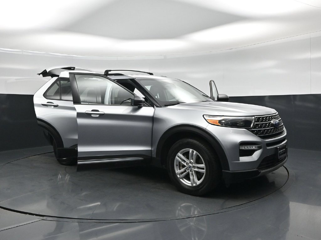 Certified 2022 Ford Explorer XLT w/ Equipment Group 202A AWD/4WD image 28