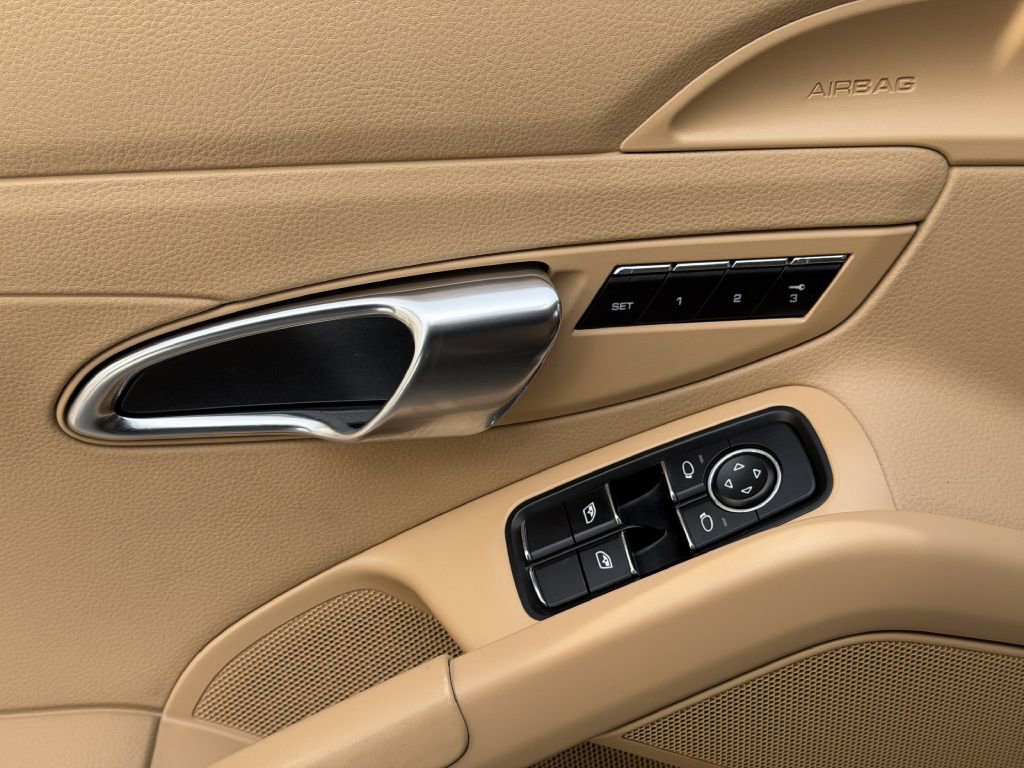 Used 2014 Porsche Cayman w/ Infotainment Package image 23