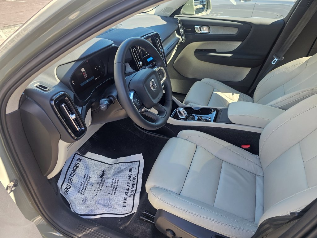 Certified 2024 Volvo XC40 B5 Plus w/ Protection Package Premier AWD/4WD image 15