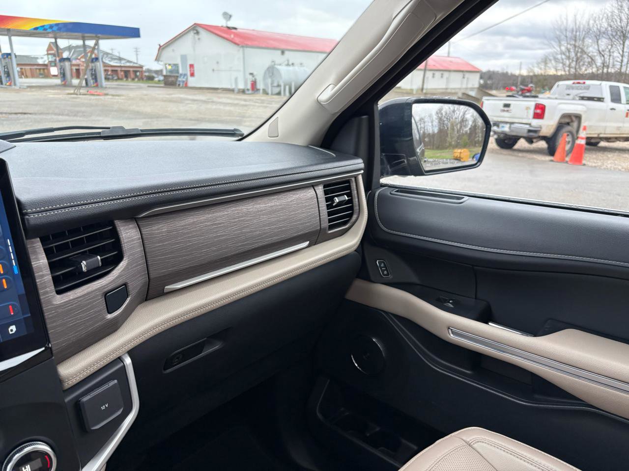 Certified 2024 Ford Expedition Limited image 26