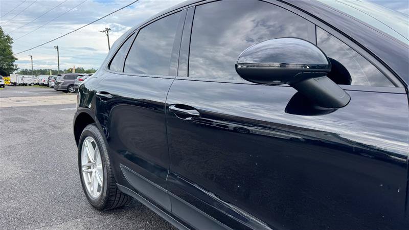 Used 2020 Porsche Macan w/ Premium Package Plus AWD/4WD image 23