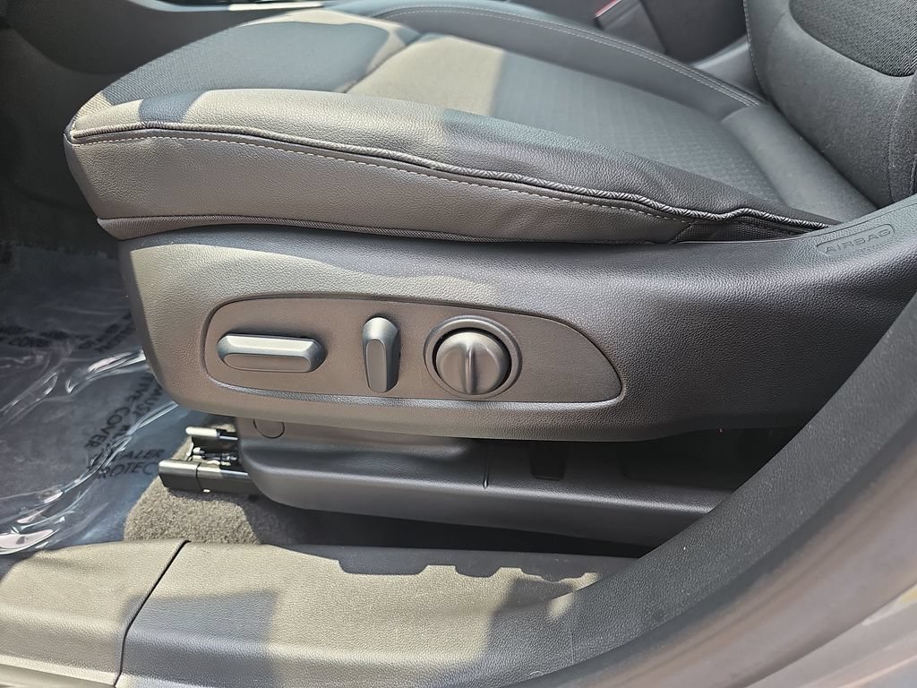 Certified 2024 Buick Encore GX Preferred w/ Comfort Package FWD image 34
