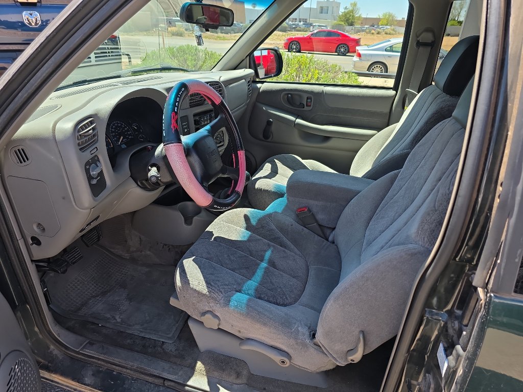 Used 2001 GMC Sonoma SLS w/ Super Spec Pkg 2 image 2