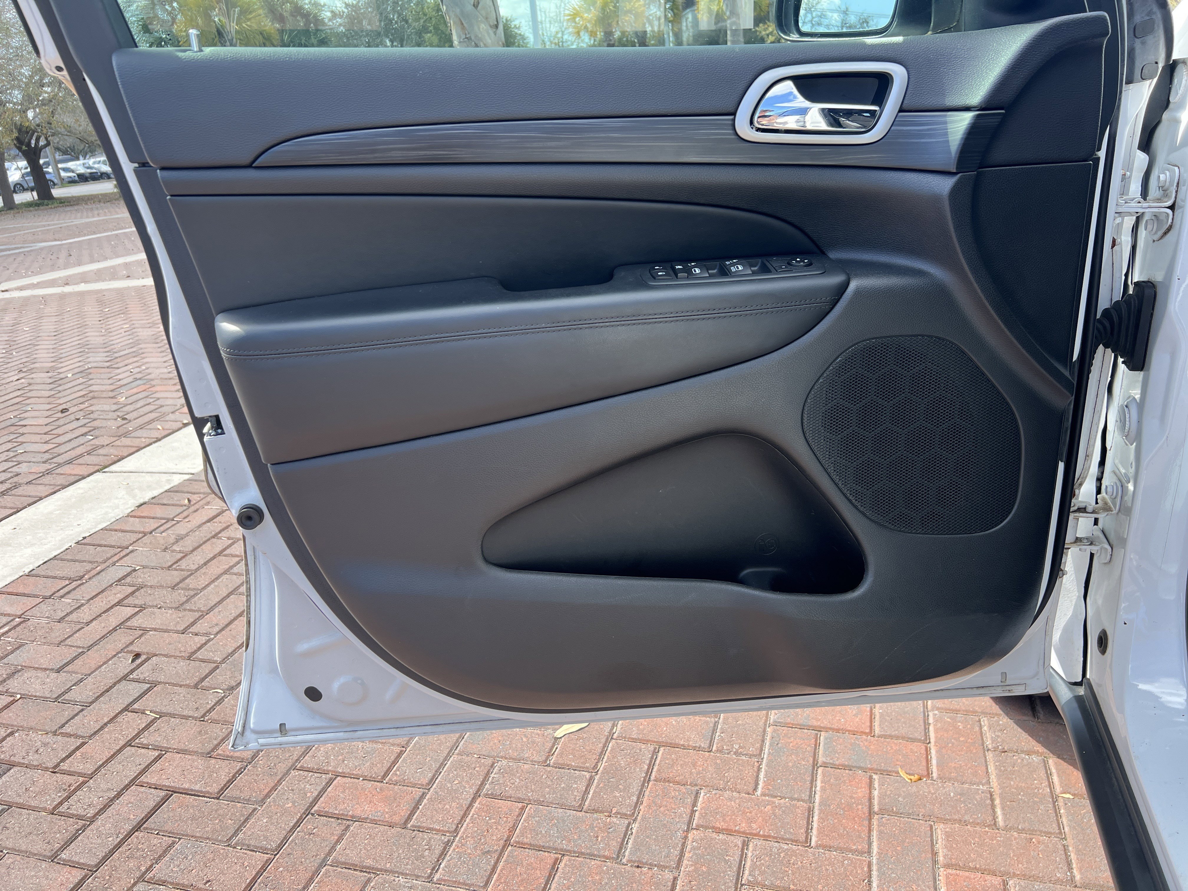 Used 2020 Jeep Grand Cherokee Laredo image 14