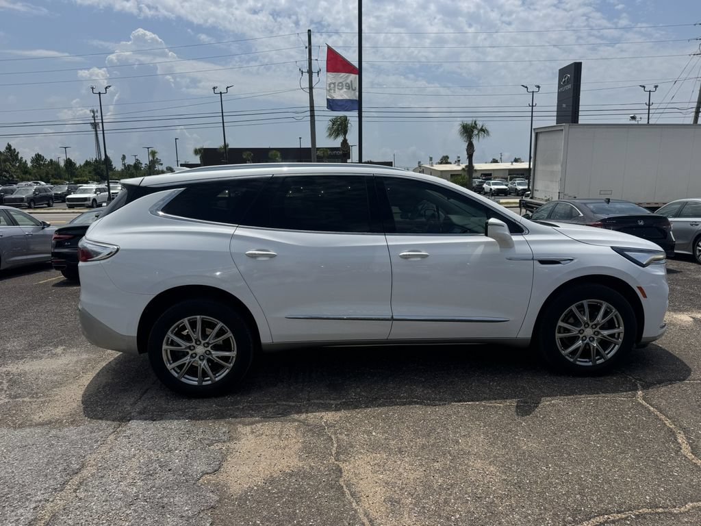 Used 2022 Buick Enclave Essence w/ Experience Buick Package FWD image 3