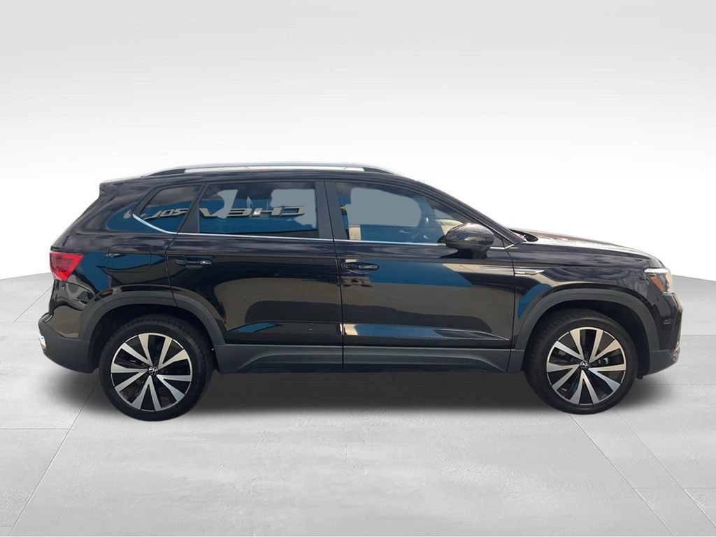 Used 2022 Volkswagen Taos SE FWD image 19